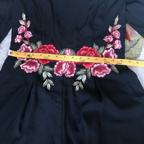 Black Rose Applique Romper Flare Sleeve Size Medium - Picture 5 of 7